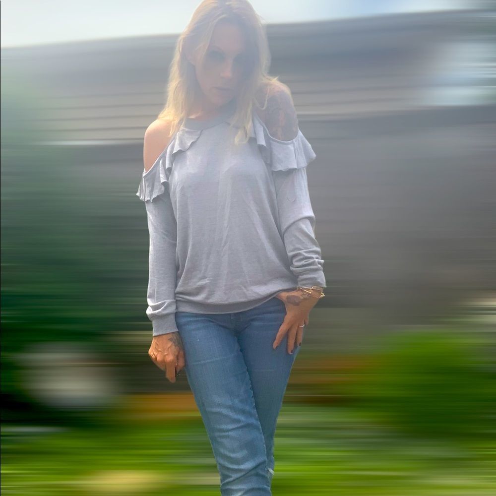 Nwt Lightweight Heather Gray Cold Shoulder Ruffle Sweatshirt